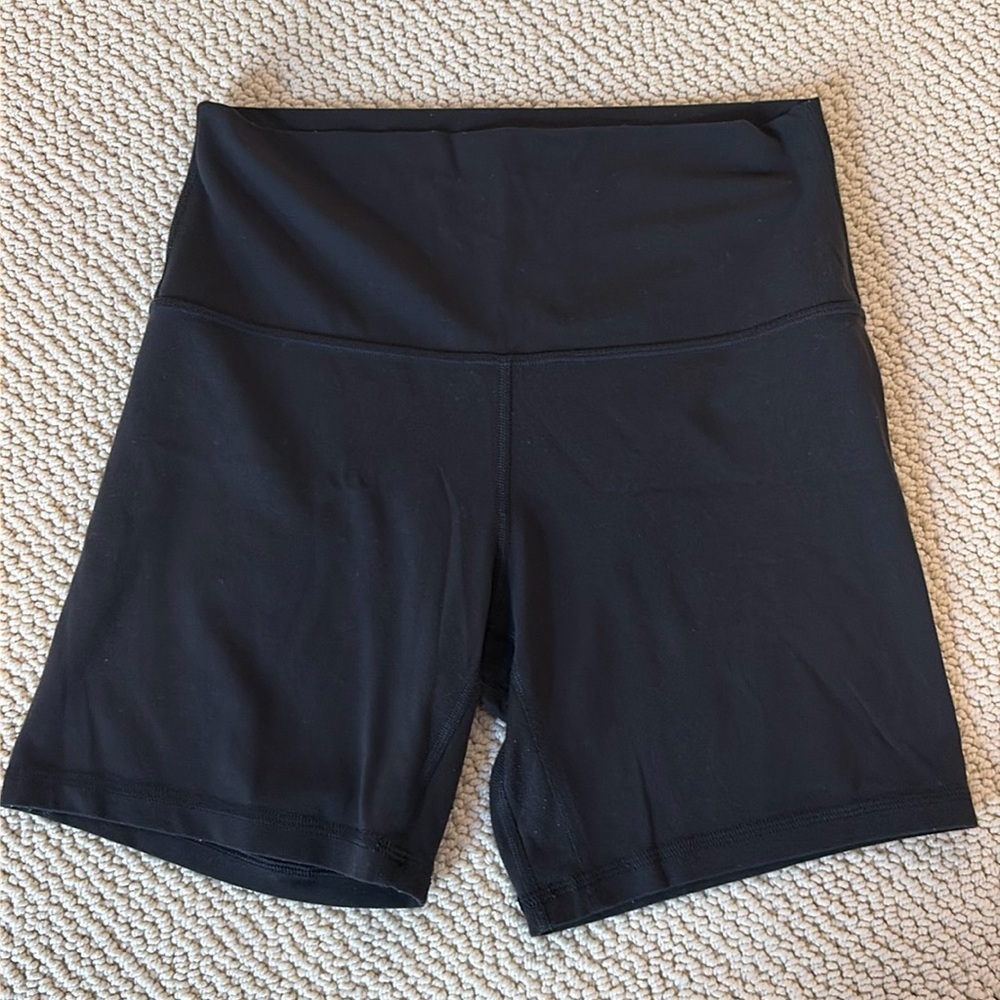 Lululemon high rise align short sz 8